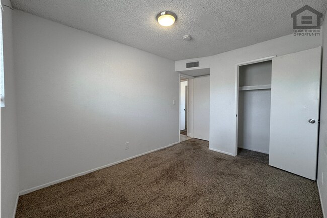 Building Photo - 4Bed/2Bath House at Chandler Blvd/McQueen Rd! Ready for Immediate Move-In! – NO HOA!