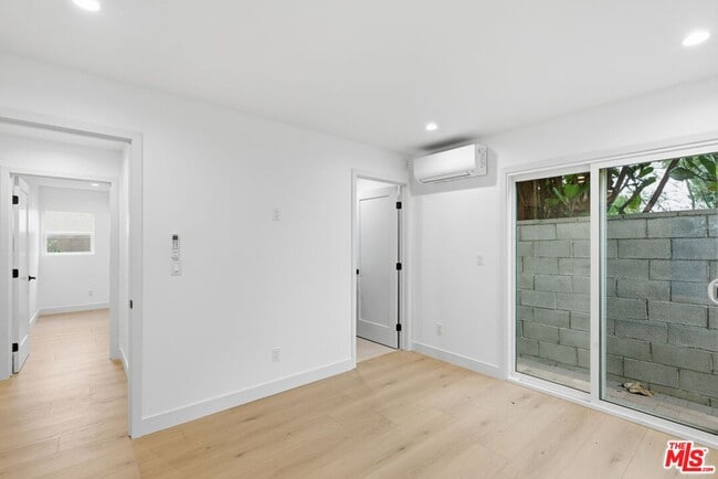 Building Photo - 3431 Edgehill Dr