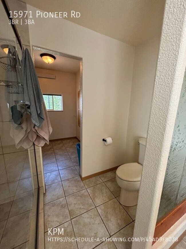 Building Photo - 15971 Pioneer Rd