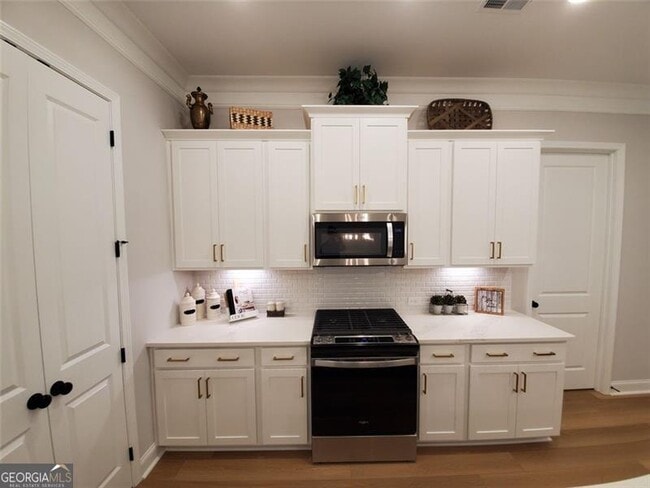 Building Photo - 1704 Pardee Dr