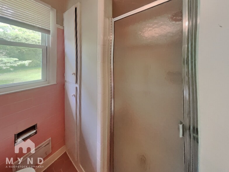 Building Photo - 4361 Silver Lake Rd