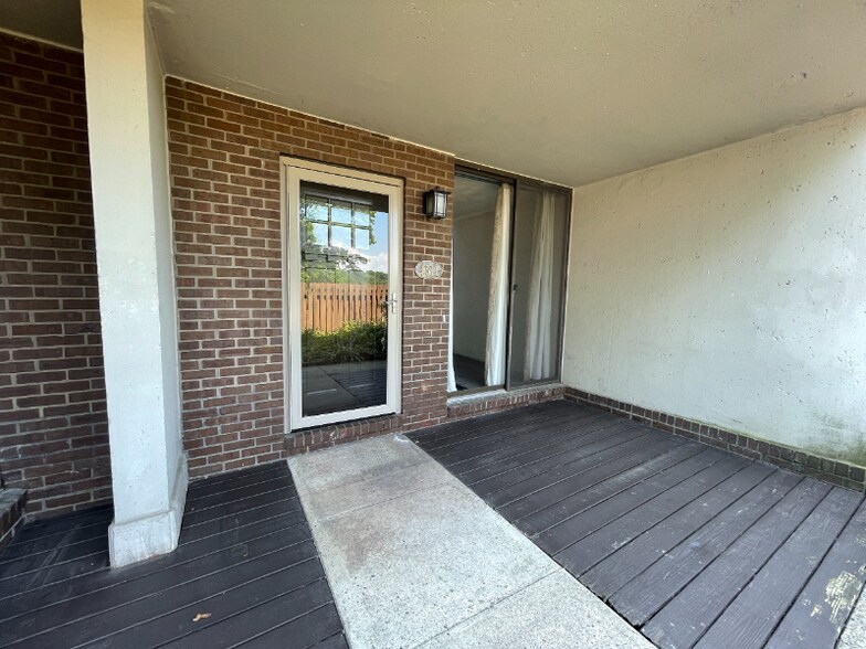 Building Photo - 4XXX Forest Ln