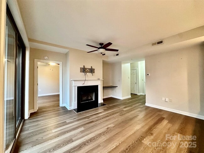 Building Photo - 718 W Trade St