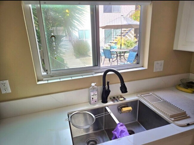 Building Photo - North Park Condo Steps to Adams Ave Normal Heights!