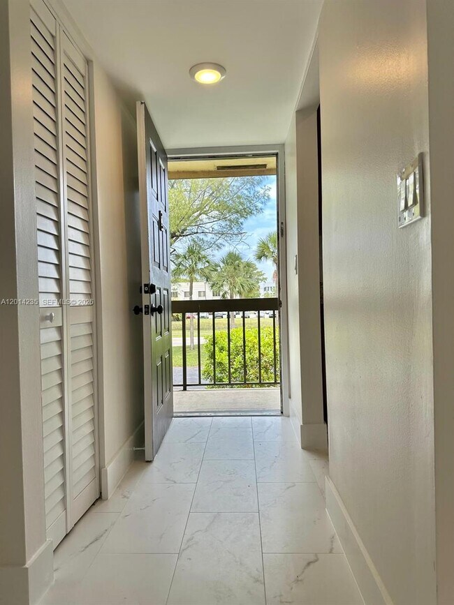 Building Photo - 21911 Lake Forest Cir
