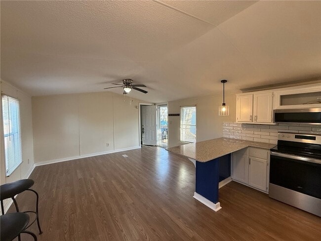 Building Photo - 1997 FM 389