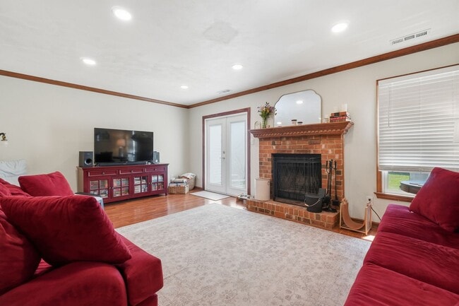 Building Photo - A gem in Knells Ridge!