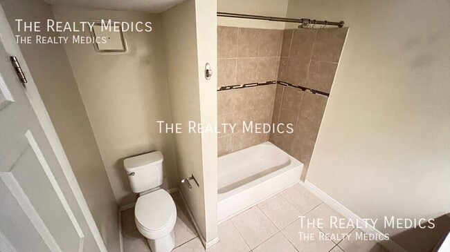 Building Photo - 2130 Forest Knoll Dr NE