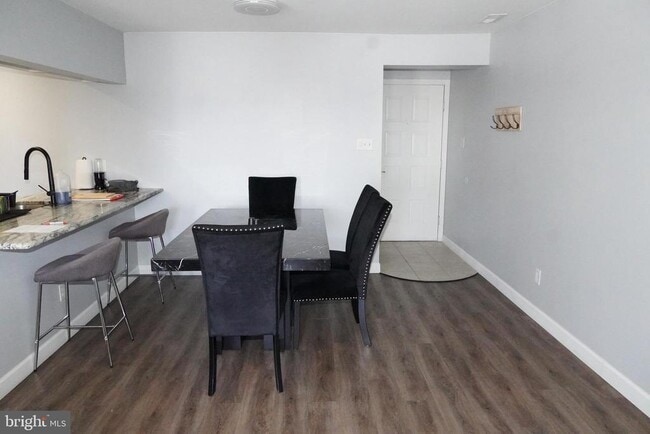 Building Photo - 704 The Woods