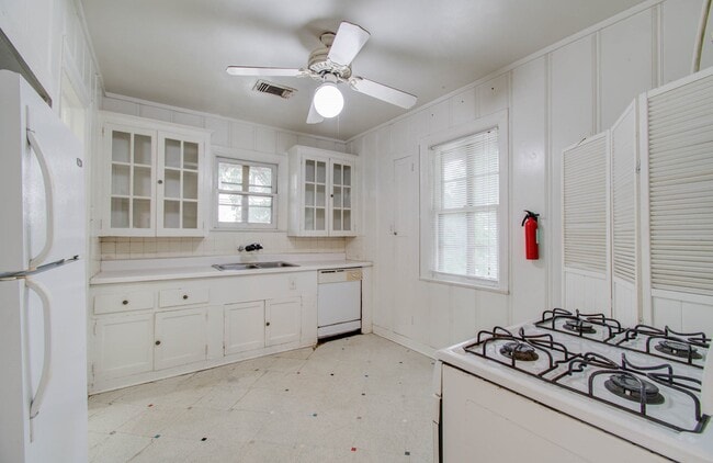 Building Photo - 1428 Wentworth St