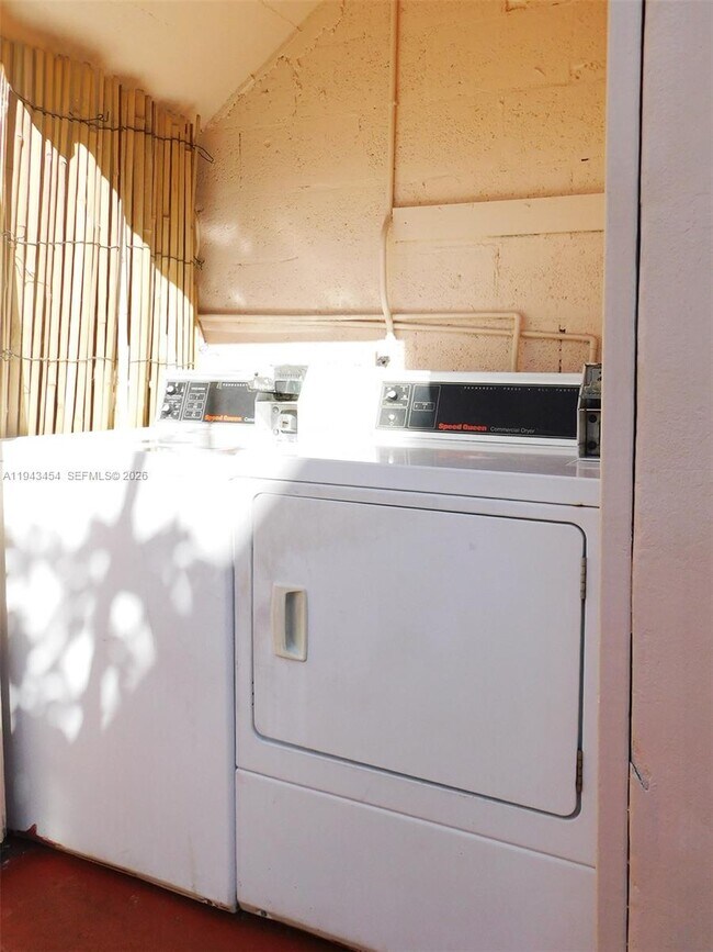 Building Photo - 7840 Harding Ave