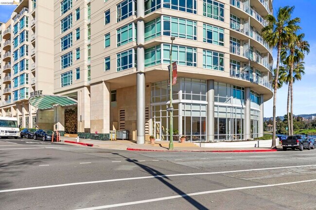 Building Photo - 1 Lakeside Dr