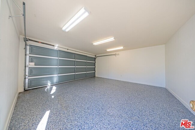 Building Photo - 2551 S Bentley Ave