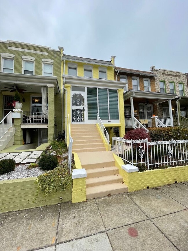 Building Photo - Charming 1928 Row Home for Rent with Modern Amenities — 3 Bedroom 2 Full Bath w/ 2 Half Baths, 2 ...