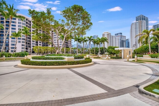 Building Photo - 848 Brickell Key Dr