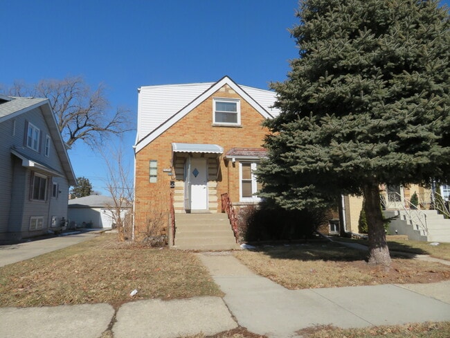 Building Photo - 6948 W Wellington Ave