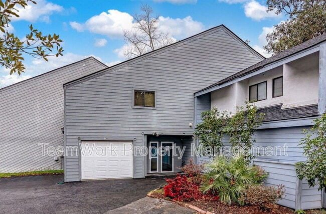 Building Photo - 34 Arabian Dr
