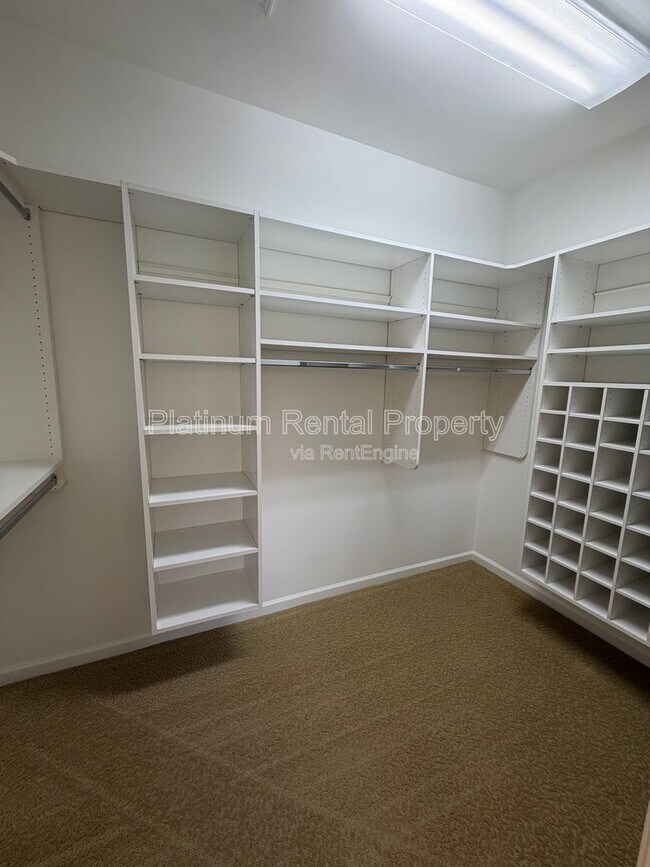 Building Photo - 7020 Grassmoor Grange Way