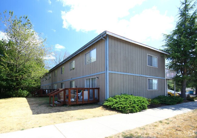Building Photo - 698 5th Ave W