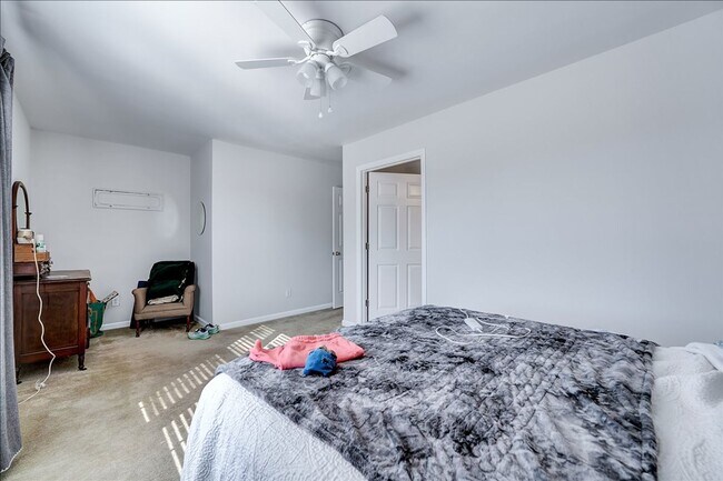 Building Photo - 2BR/2.5BA Clayton Townhouse