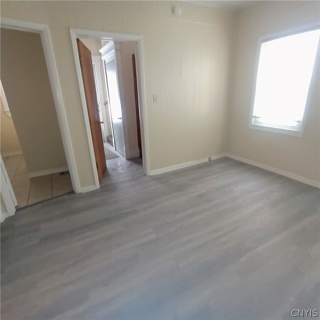 Building Photo - 421-423 Ulster St