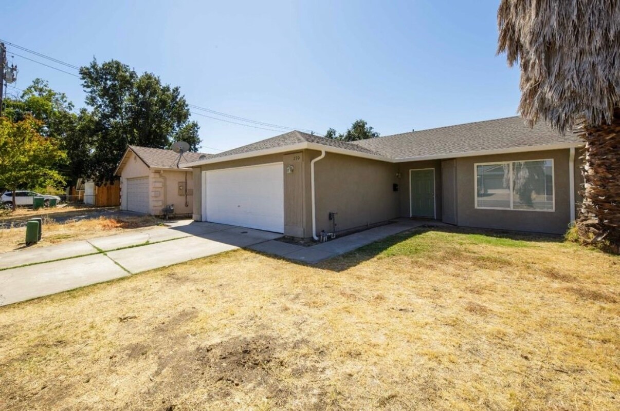 Building Photo - 210 Cordova Ln