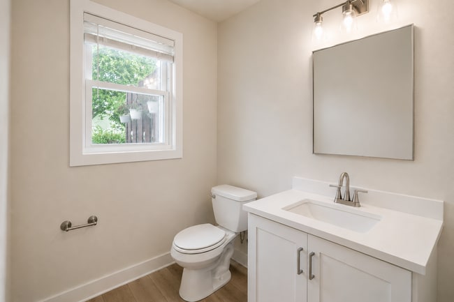 Building Photo - Updated 3 Bed Duplex!