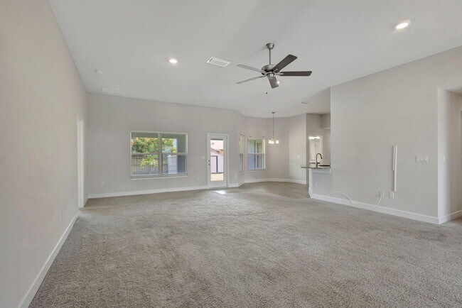 Building Photo - 6775 NW Abigail Ave