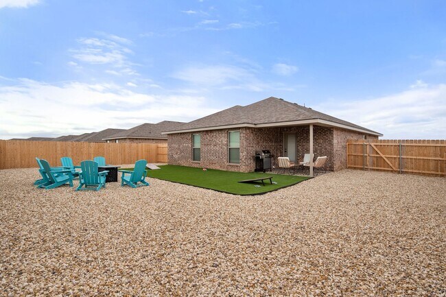 Building Photo - Modern 3BR Retreat Near TTU | Stylish Fully Furnished Home with Spacious Backyard
