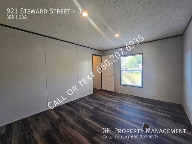 Building Photo - 921 Steward St