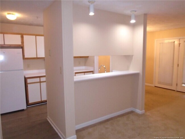 Building Photo - 241 Waterdown Dr