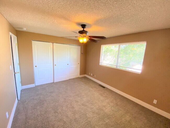 Building Photo - 3-bed, 2-bath, 2-car.  convenient location