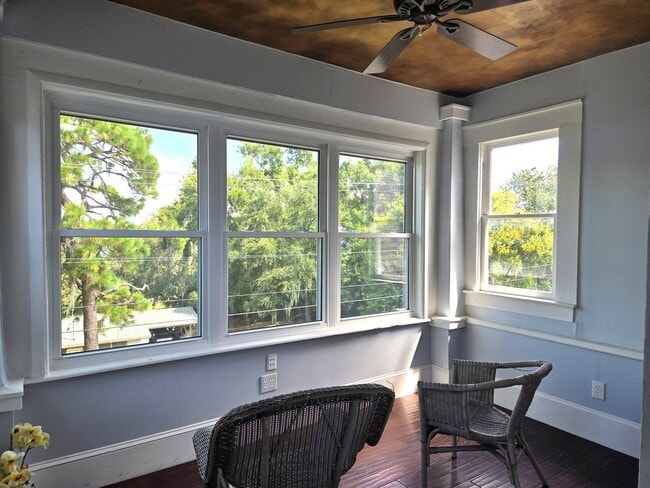 Building Photo - Move in Ready Historic Home in Downtown Cl...