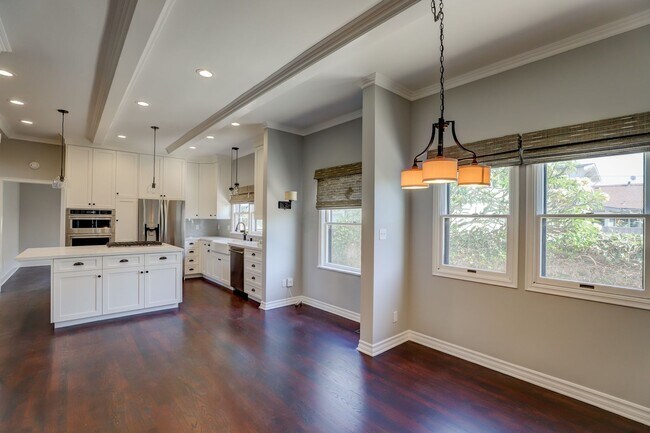 Building Photo - Gorgeous Home in Old Towne Orange