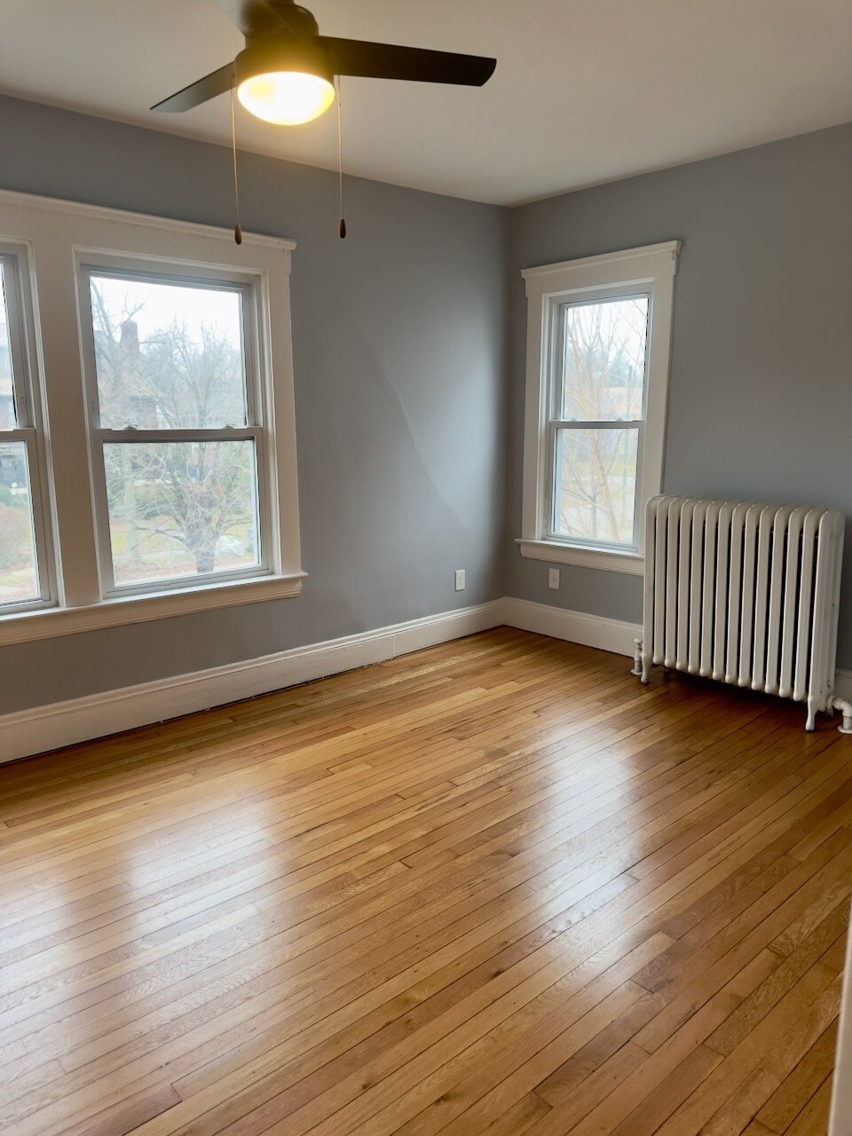 Front Bedroom - 2407 Woodmere Dr