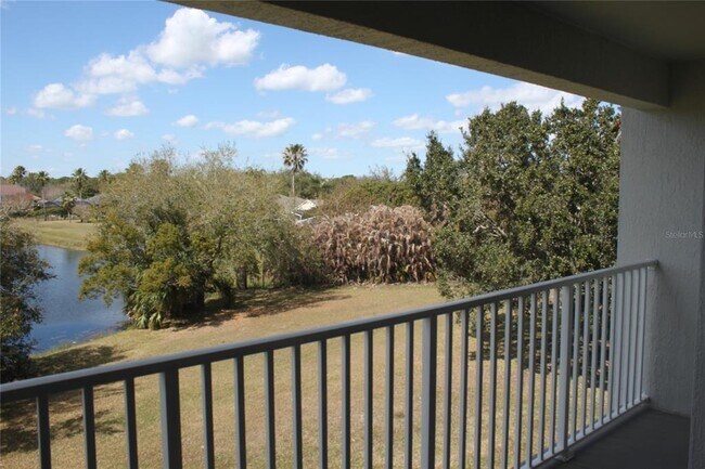 Building Photo - 13929 Fairway Island Dr