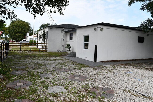 Building Photo - 954 NW 75th St