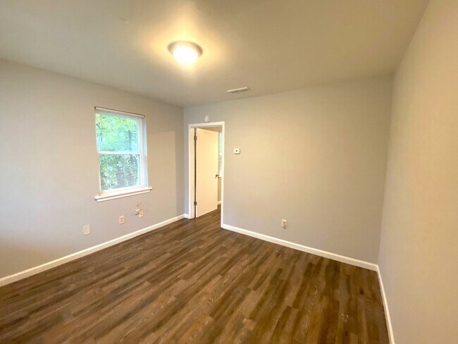 Building Photo - 2922 Hale Ave