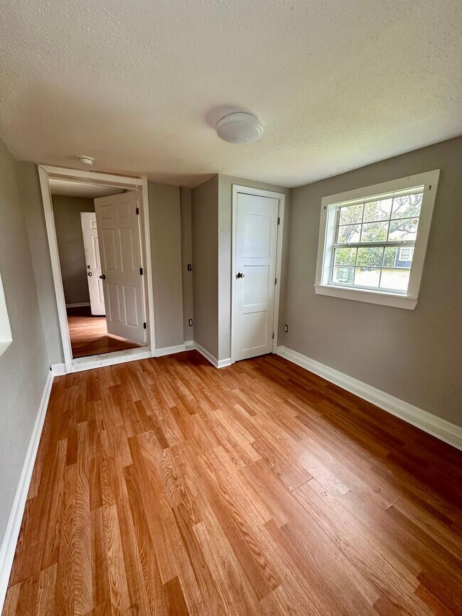 Building Photo - 3742/3748 Ogg Ave Brunswick