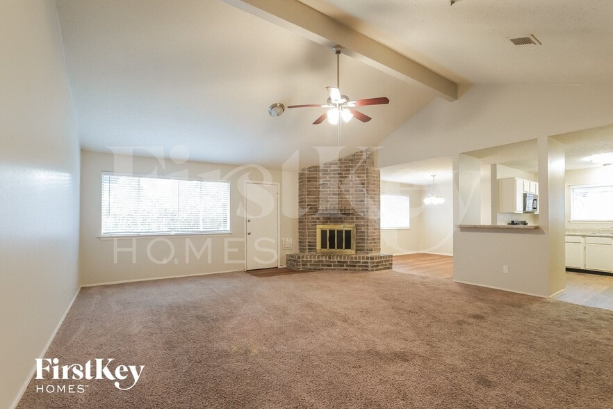 Building Photo - 2026 Summer Pl Dr