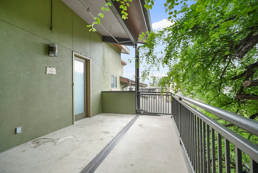 entry - 911 Keith Ln