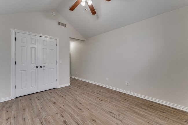 Building Photo - Peng-4077 Glenstone