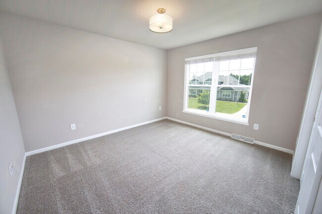 Building Photo - 7850 W Mourning Dove Ln