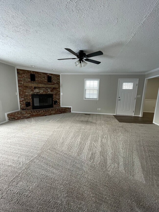 Building Photo - Great 4 Bedroom Home for Lease!