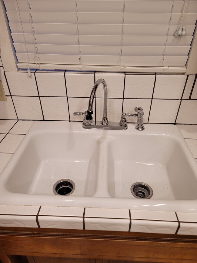 Building Photo - 930 N Indiana St