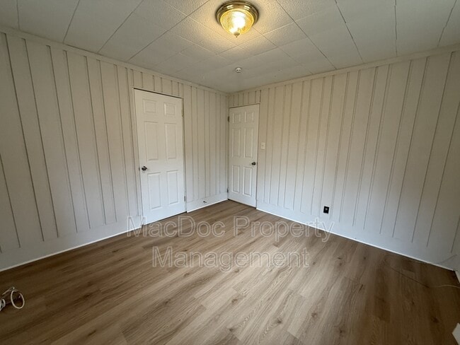 Building Photo - 900 Lakeview Pkwy