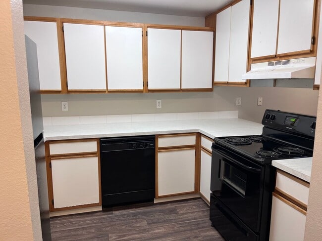 Building Photo - Beautiful Forest Views From The Top Floor and a Great Deal!! $1000 Off Your First Full Month!