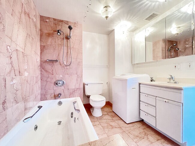 Building Photo - Versatile Waikiki 2-Bedroom, 2-Bath Condo with 1 Parking