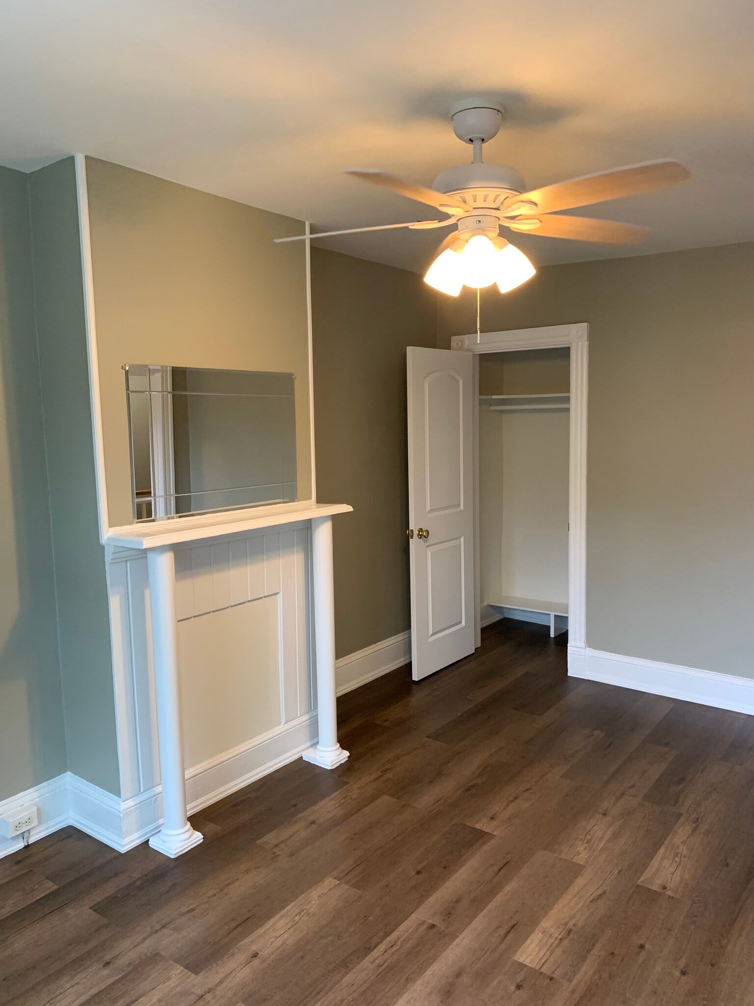 Living room 1b - 1829 Swann St