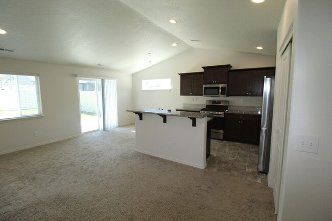 Building Photo - 14505 E Sanson Ave